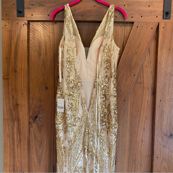 Gold sequence gown - Picture 9 of 10